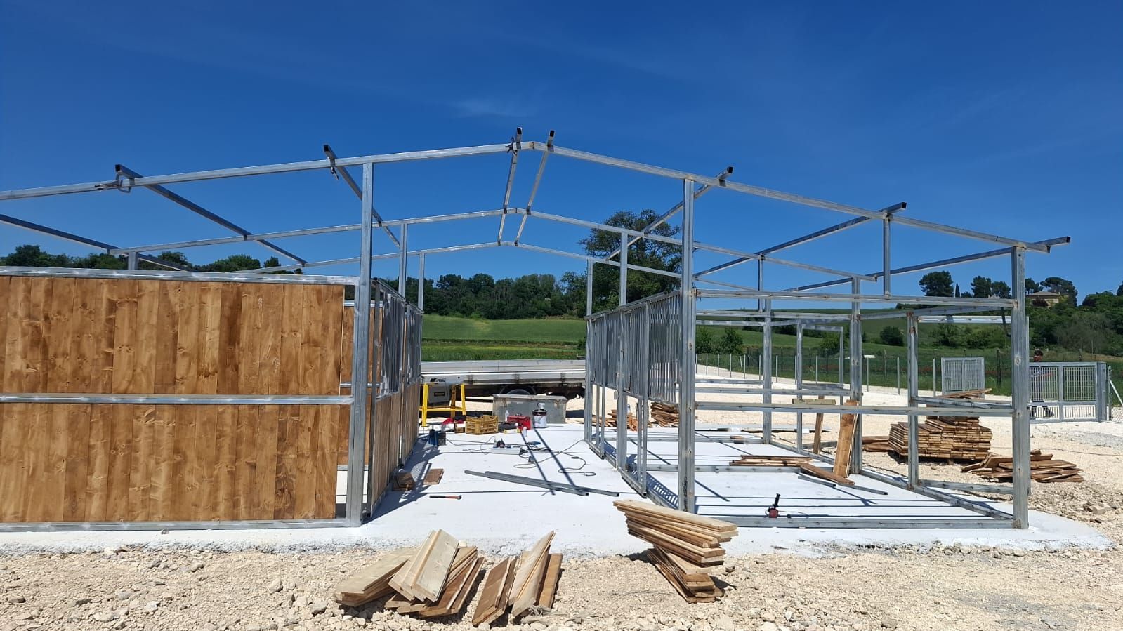 Realizzazione di box per cavalli