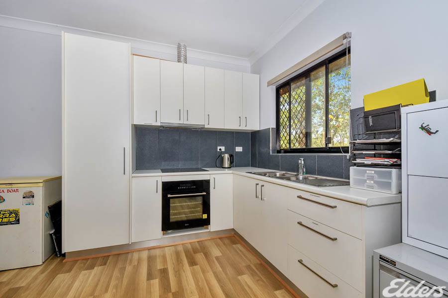 Minimalist Kitchen With Wooden Floor Design - Home Builders In Coolalinga, NT