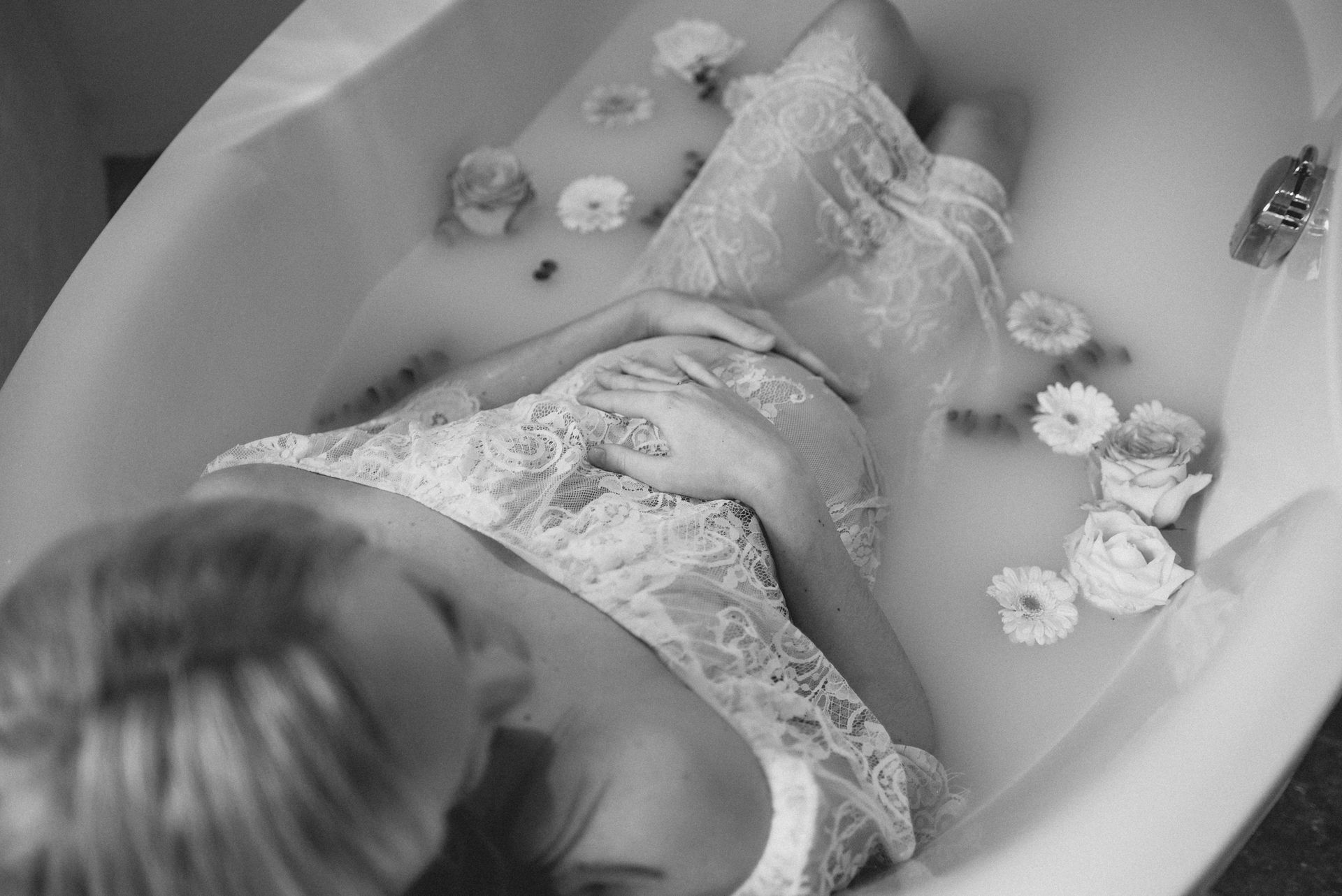 Babybauchshooting Kärnten
Klagenfurt, Villach, Völkermarkt
Babybauchfotos
Milchbadshooting
Fotograf Kärnten
Fotograf Klagenfurt
Babybauchfotograf
Schwangerschaftsfotos