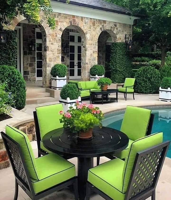 Mikki Moore – Waterfront Real Estate Expert, Marketing Designer, Realtor Trainer, Founder of Paypicx Media
