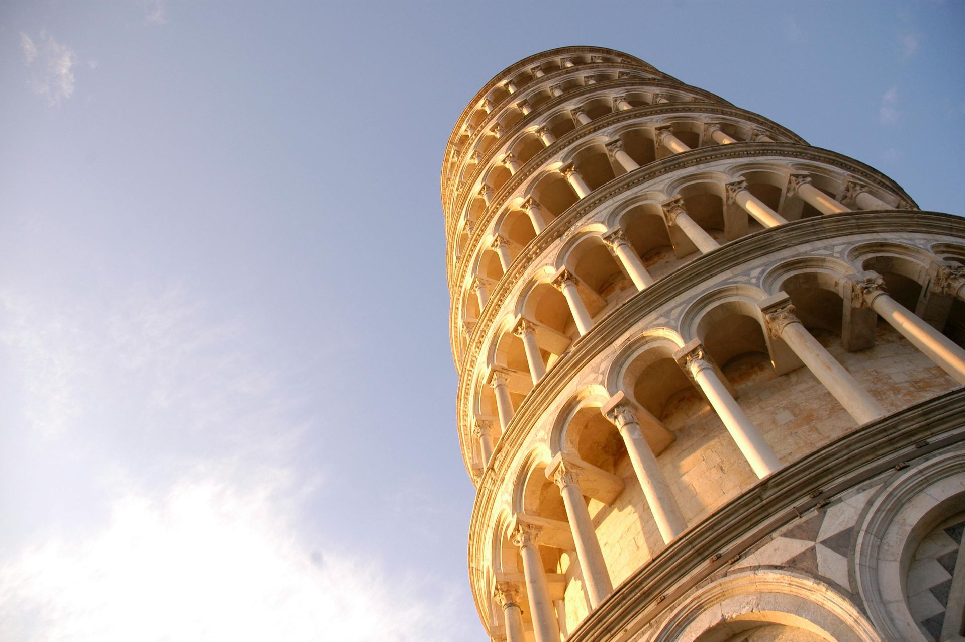 Looking up at the leaning tower of pisa