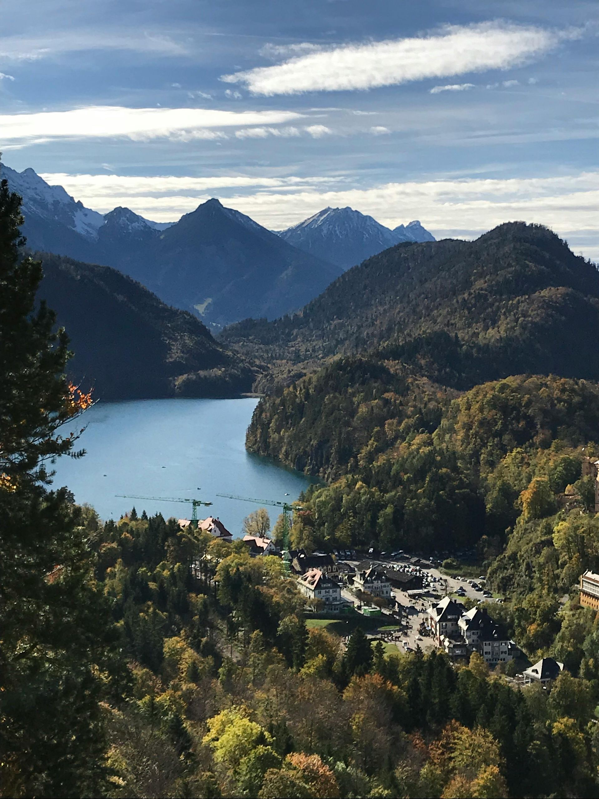 A view of a lake surrounded by mountains and trees