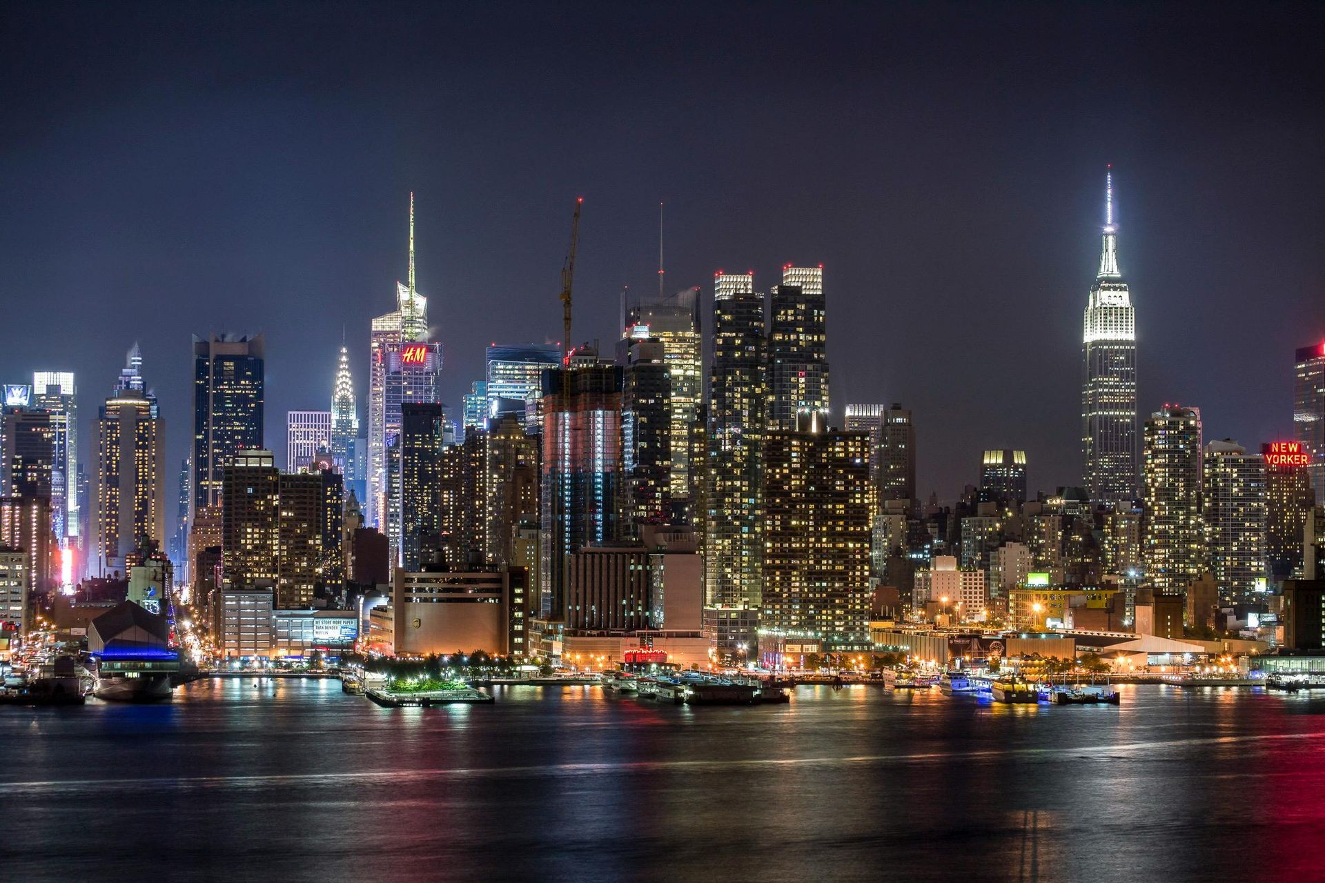 A view of the new york city skyline at night