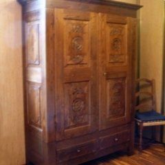 Armadi camera in legno.