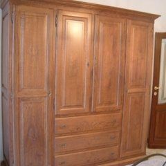 Armadio con cassettiera centrale