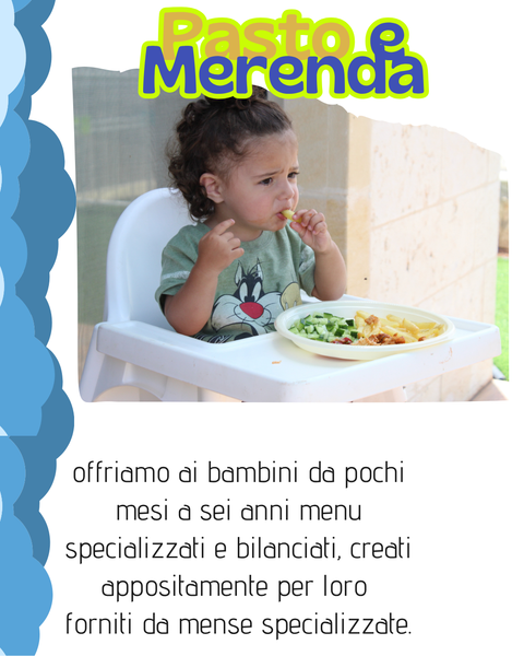 Un bambino piccolo mangia a tavola. Il testo recita: