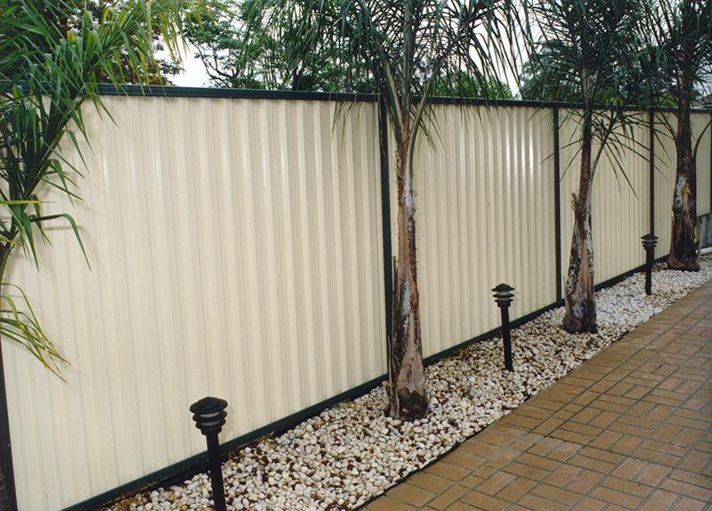 Steel fences are the most popular boundary fence because they are the answer to most safety, security and privacy concerns of all homeowners. The simplicity and style ensures both neighbours have a neat finish with a ten year steel warranty. At Wholesale Fencing Supplies we offer a large range of Gramline products.