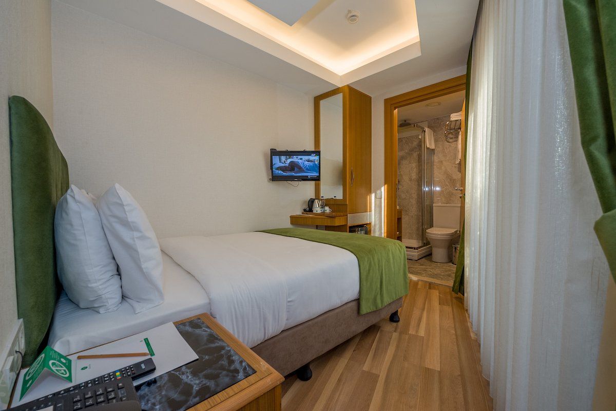 Bizim Otel, Room