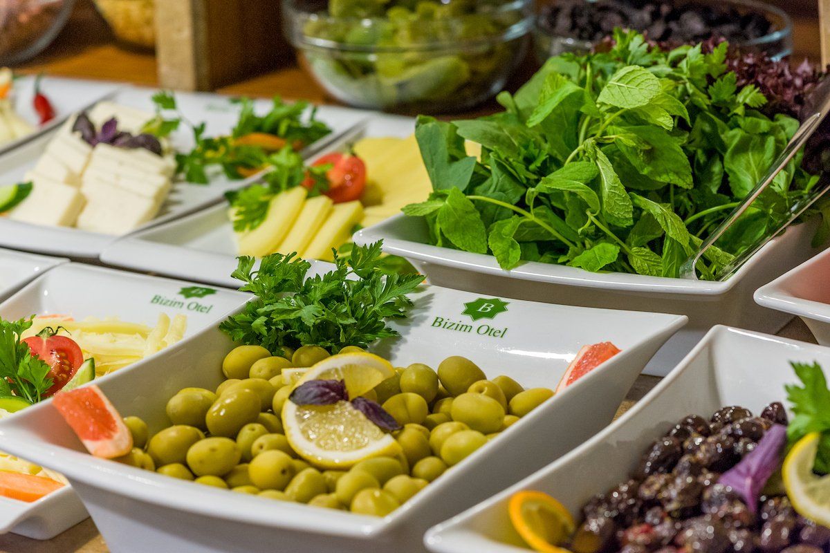 Bizim Otel, Breakfast