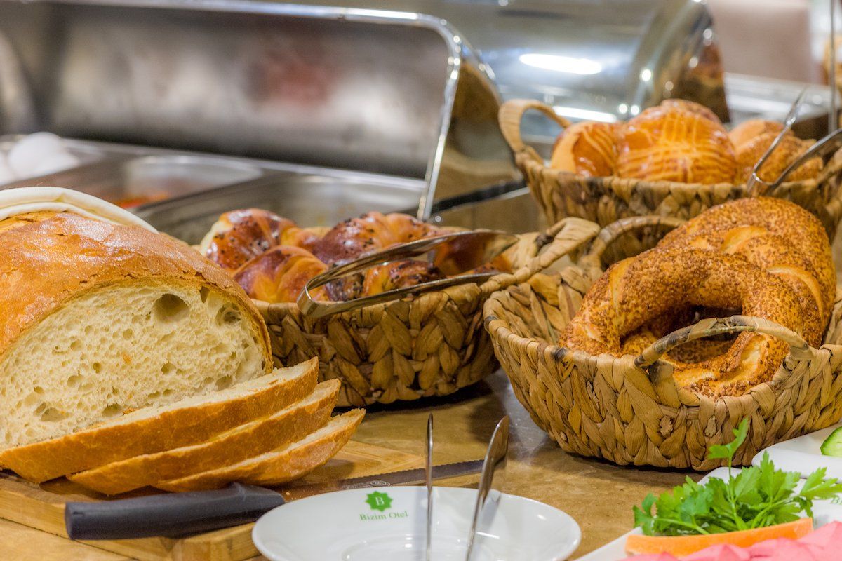 Bizim Otel, Breakfast