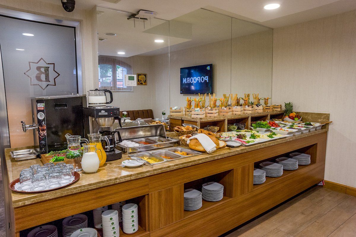 Bizim Otel, Breakfast