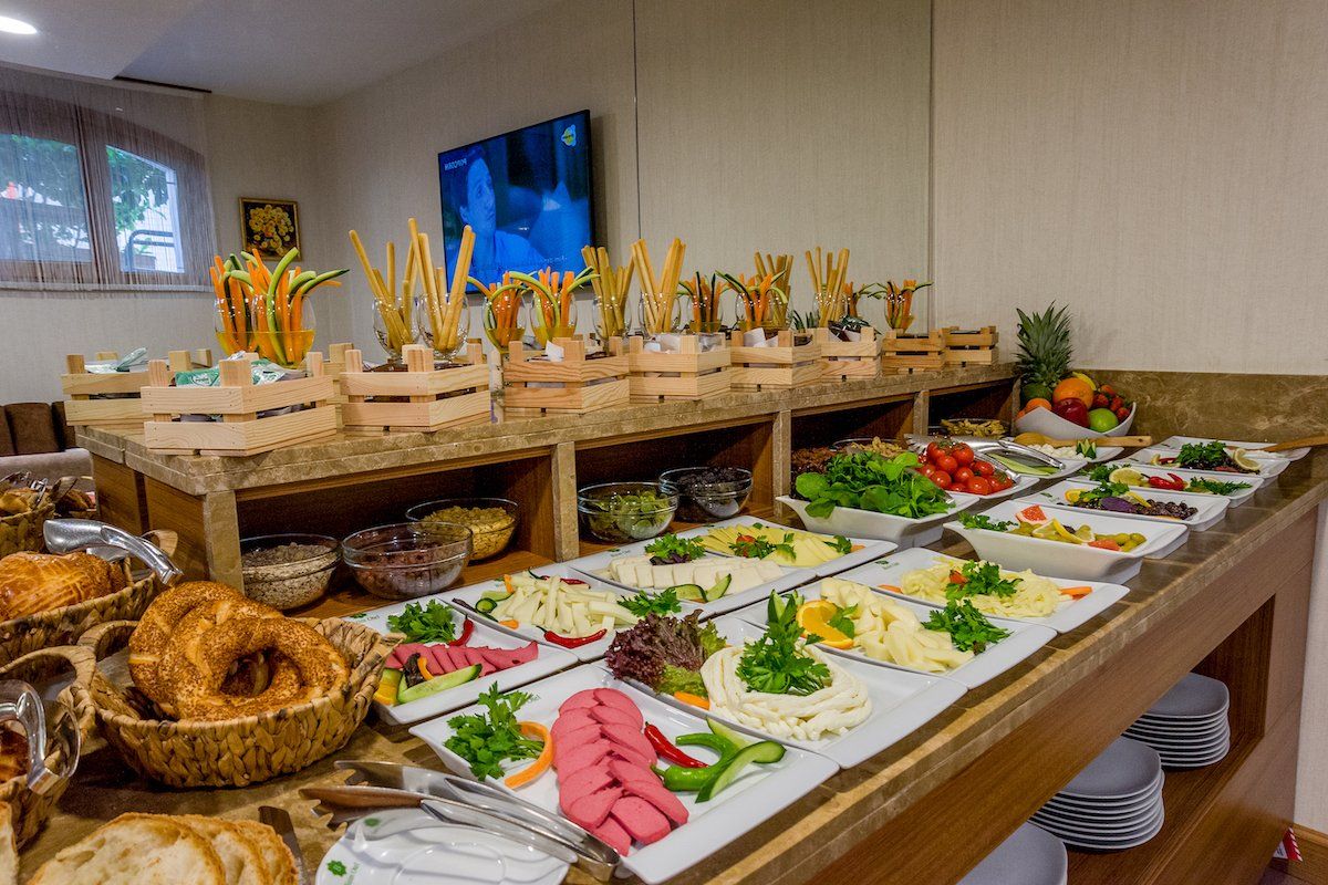 Bizim Otel, Breakfast
