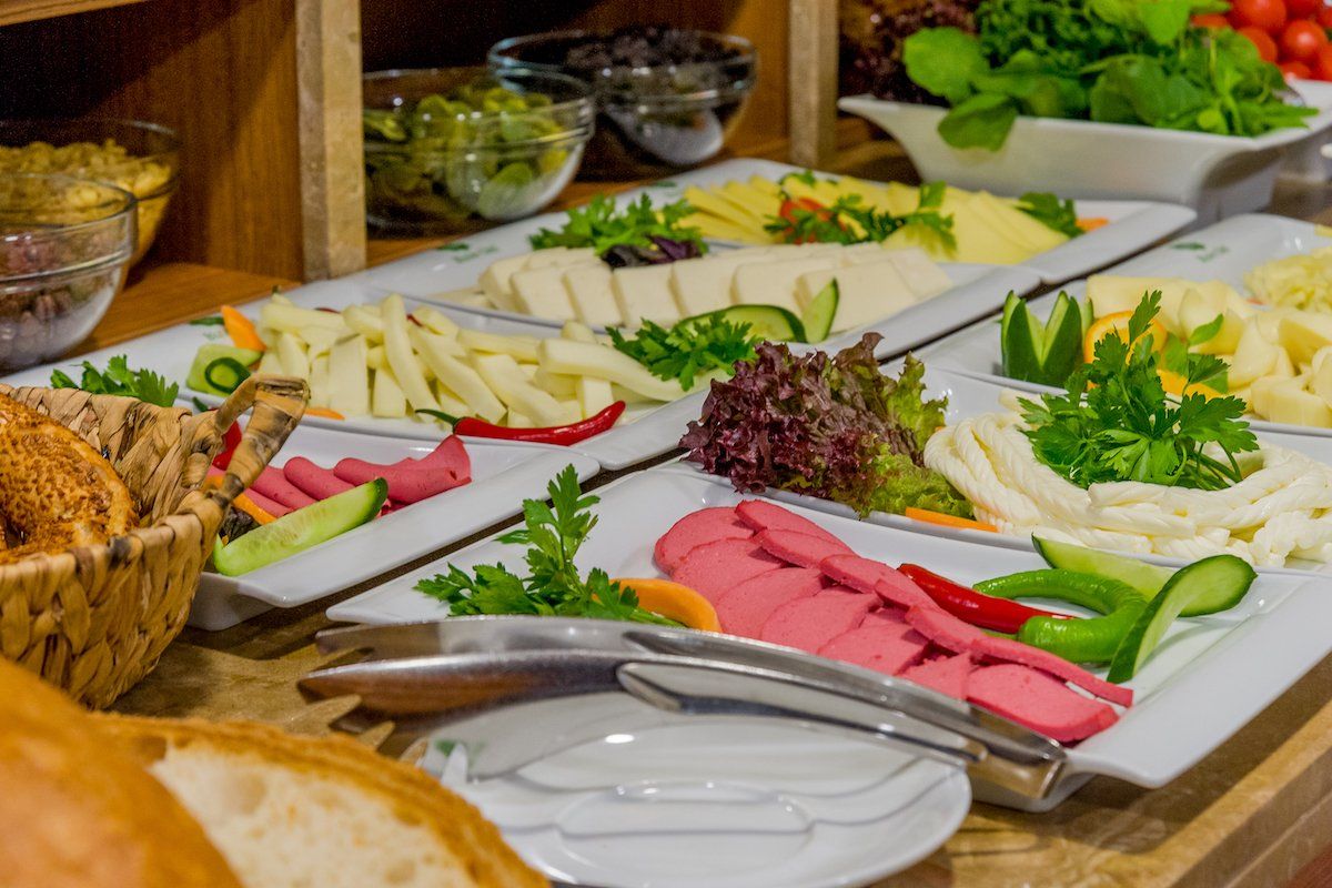 Bizim Otel, Breakfast