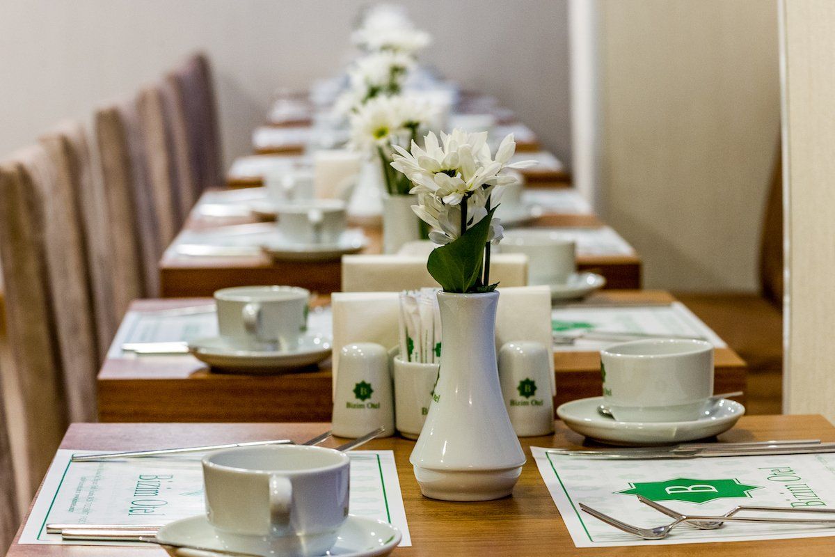 Bizim Otel, Restaurant