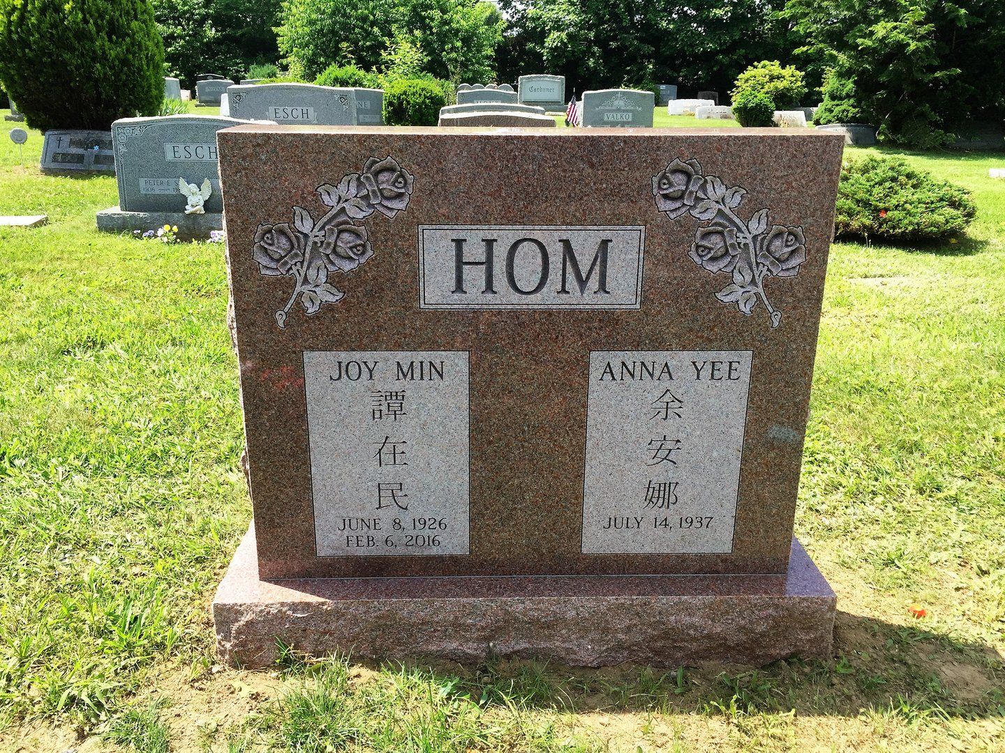 Hom Gravestone — Hopewell, NJ — Sutphen Memorials Inc.