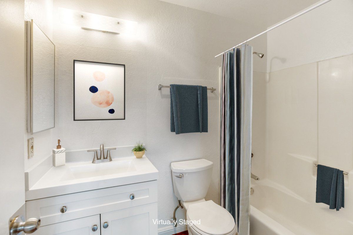 bathroom with sink and shower/tub