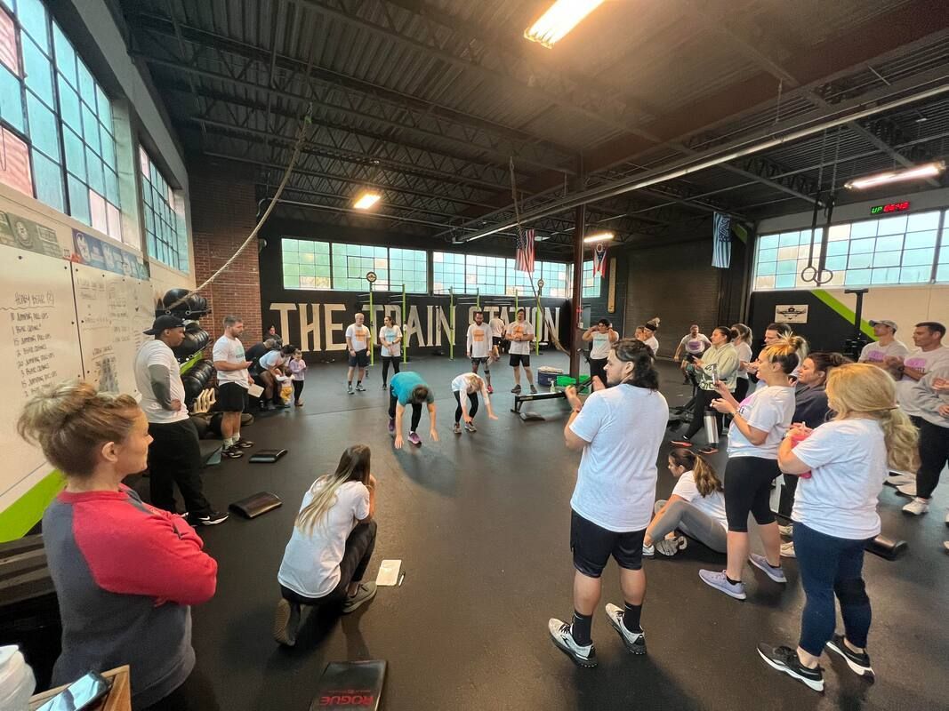 A group of people are doing exercises in a gym.