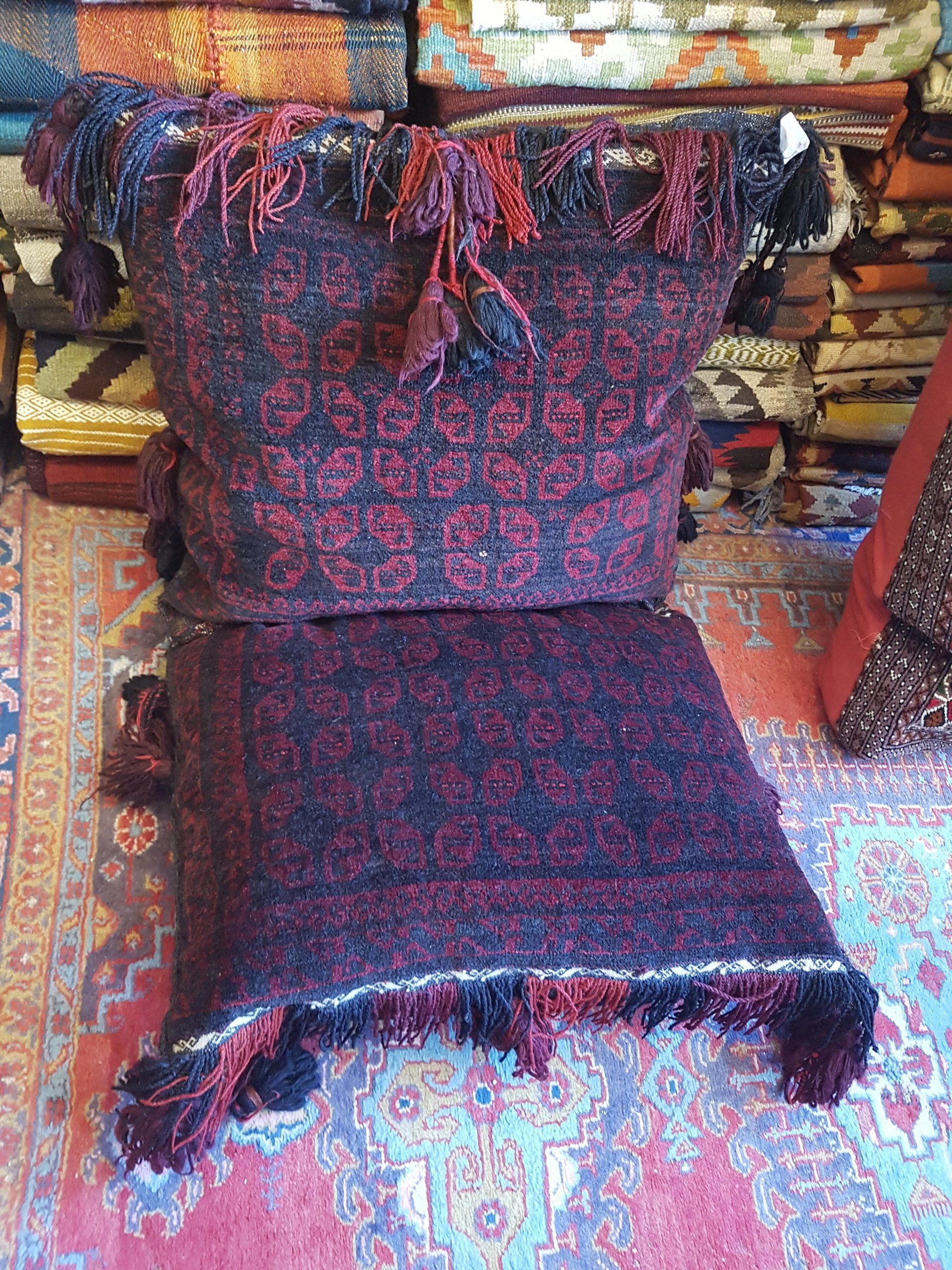 Saddlebag floor seat