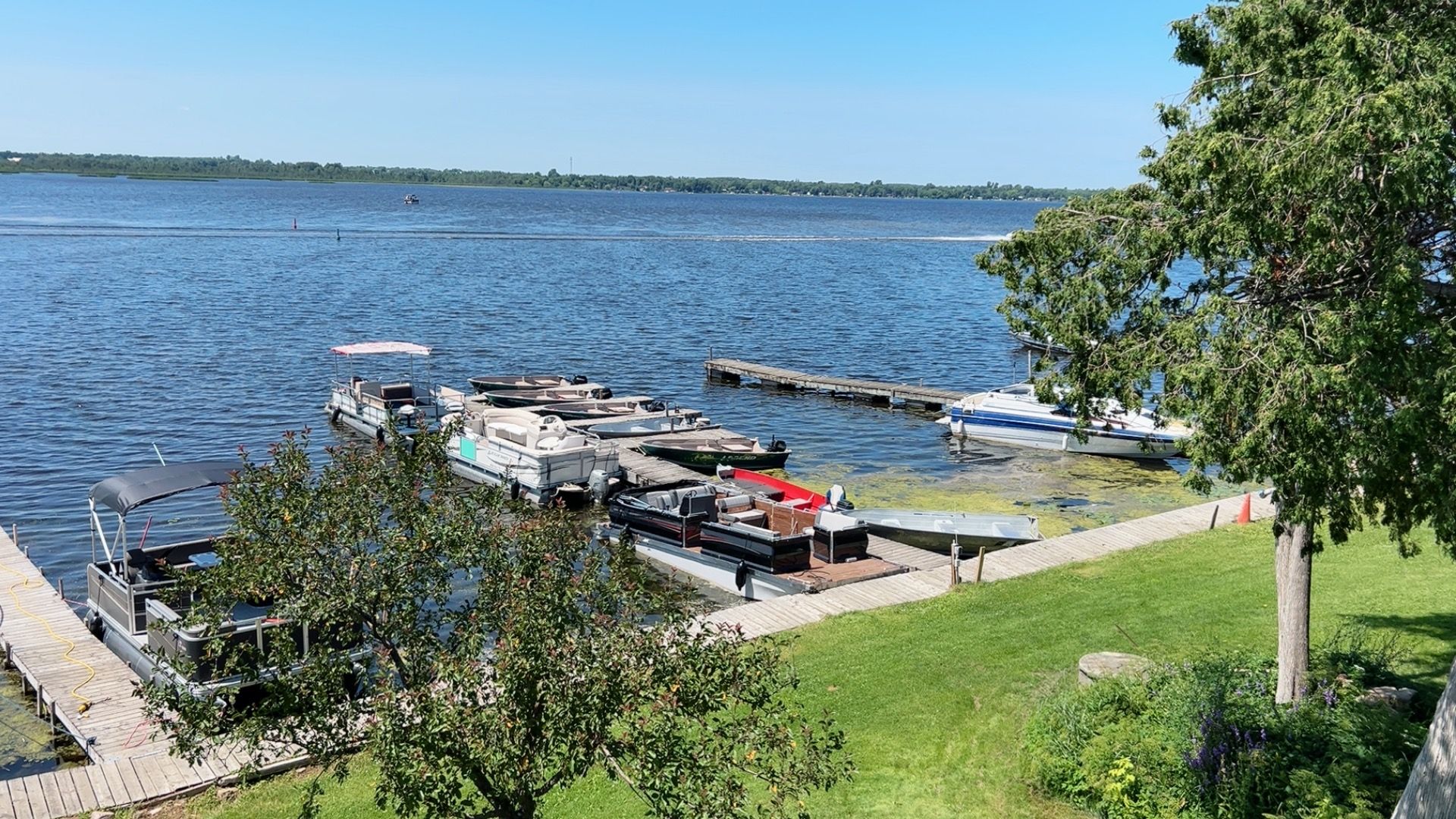 Boat Rentals Snug Harbour Cottage & Marina in Lindsay ON