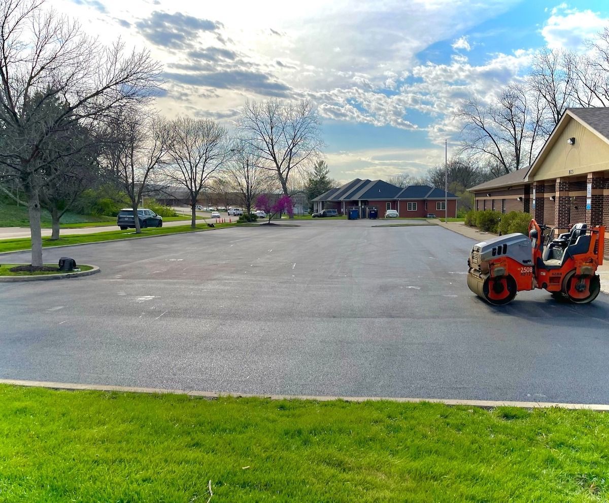 Learn the Difference Between Asphalt Paving & Asphalt Sealing in Mid-Missouri With MoSEAL.