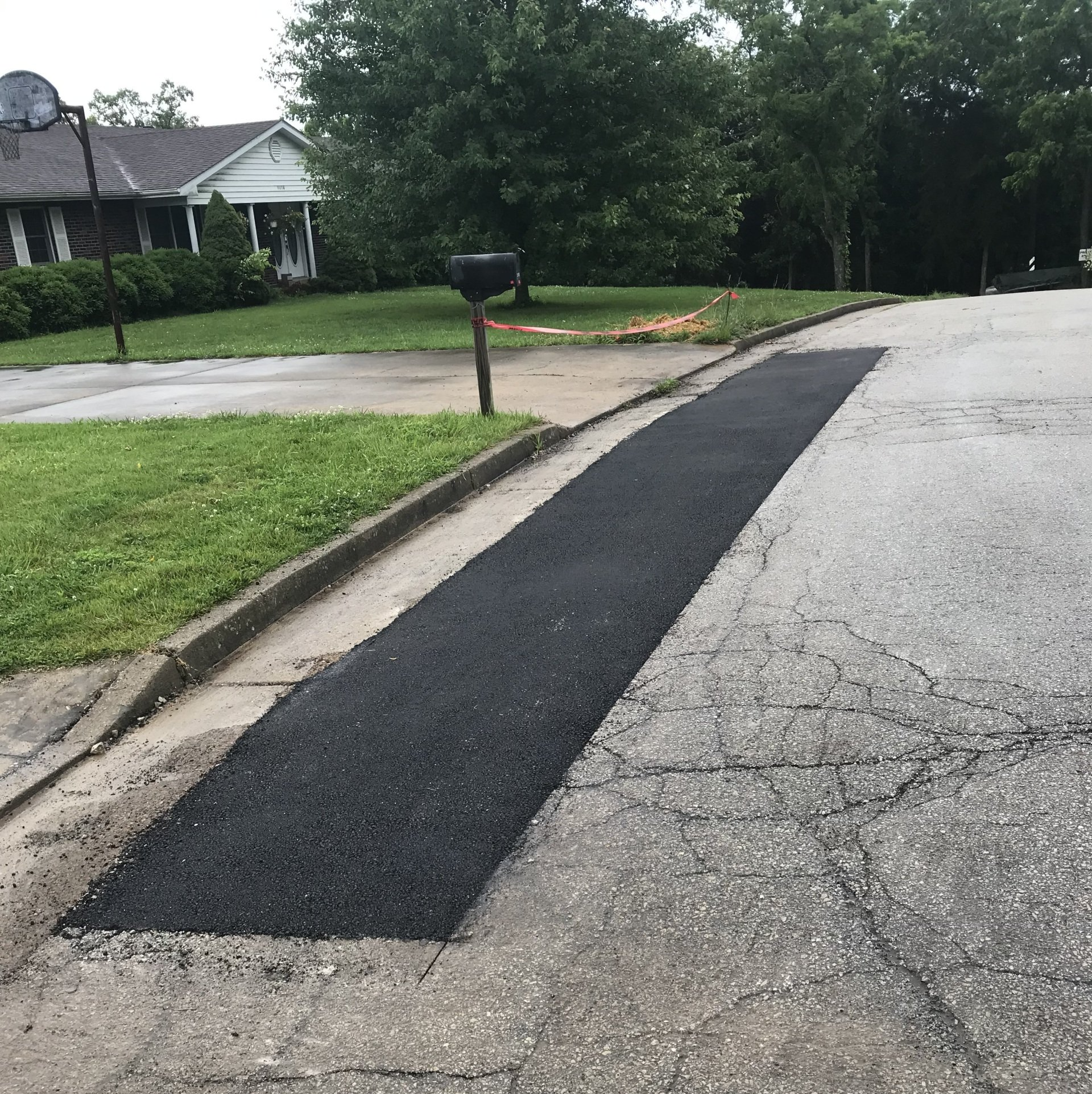 Get superior asphalt patching for cracking or crumbling commercial asphalt surfaces in mid-Missouri