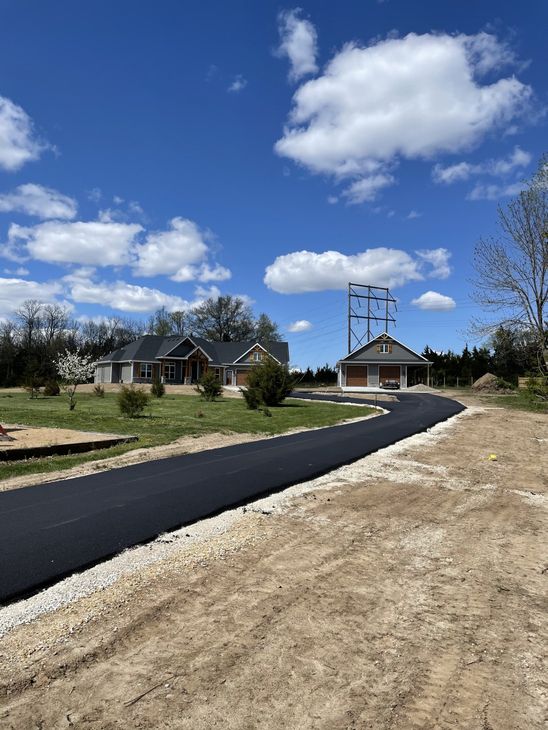 MoSEAL Asphalt Pavers Install Residential Blacktop Asphalt in Mid-Missouri. Schedule Your Asphalt Replacement Today.