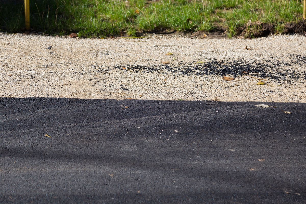 Learn Why Asphalt Is Better Than Gravel For a Columbia, MO Driveway With MoSEAL.