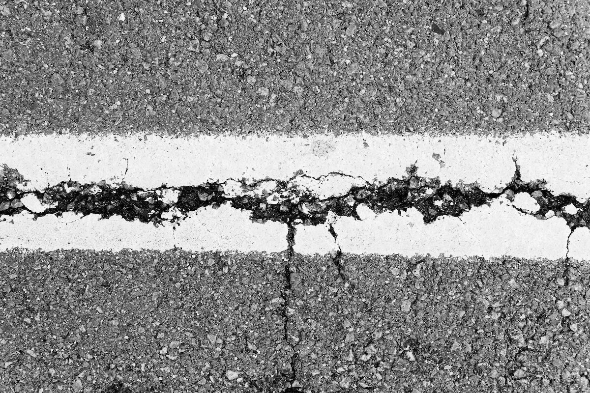 Cracked Asphalt Can Be Fixed in Mid-MO–Call MoSEAL for Asphalt Service!