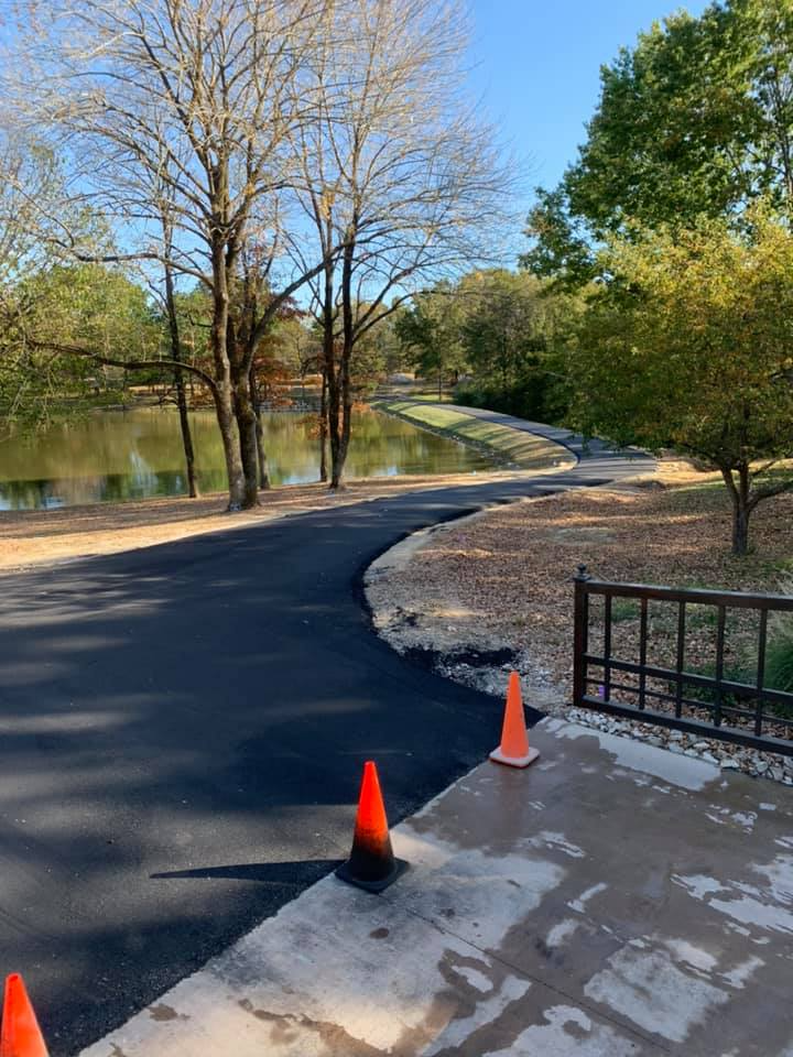 Get a Long Lasting Blacktop Asphalt Driveway in Fulton, MO With MoSEAL. Call for a Free Quote.