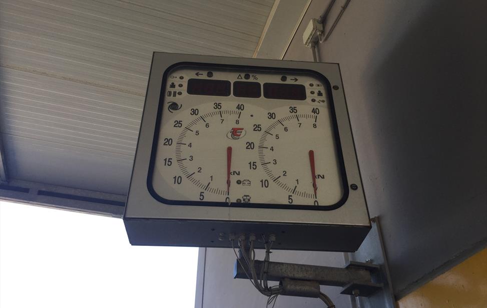 misuratore della pressione delle gomme per camion