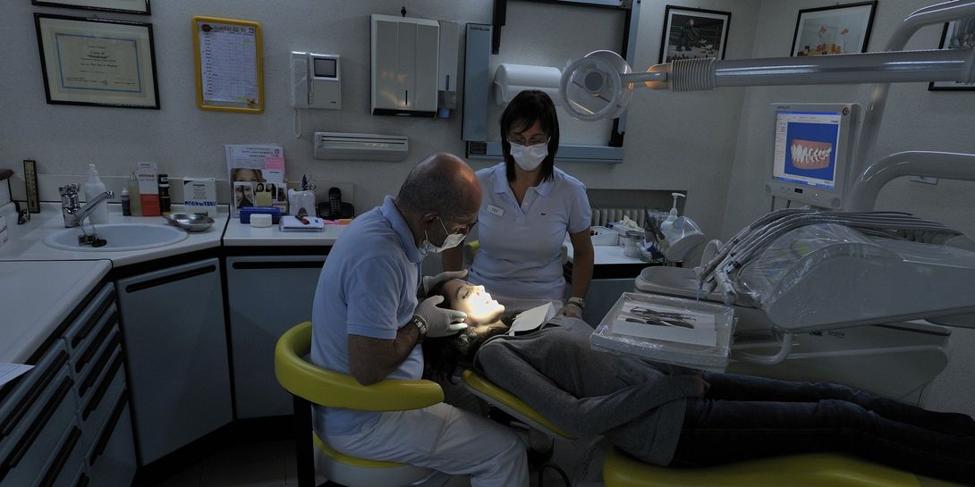 Visita dentistica per ovviare al bruxismo