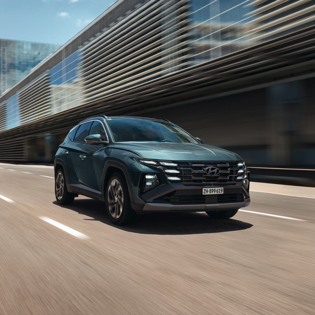 Staria Hybrid front