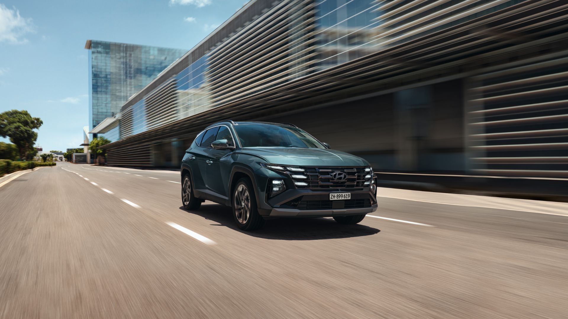 Staria Hybrid front