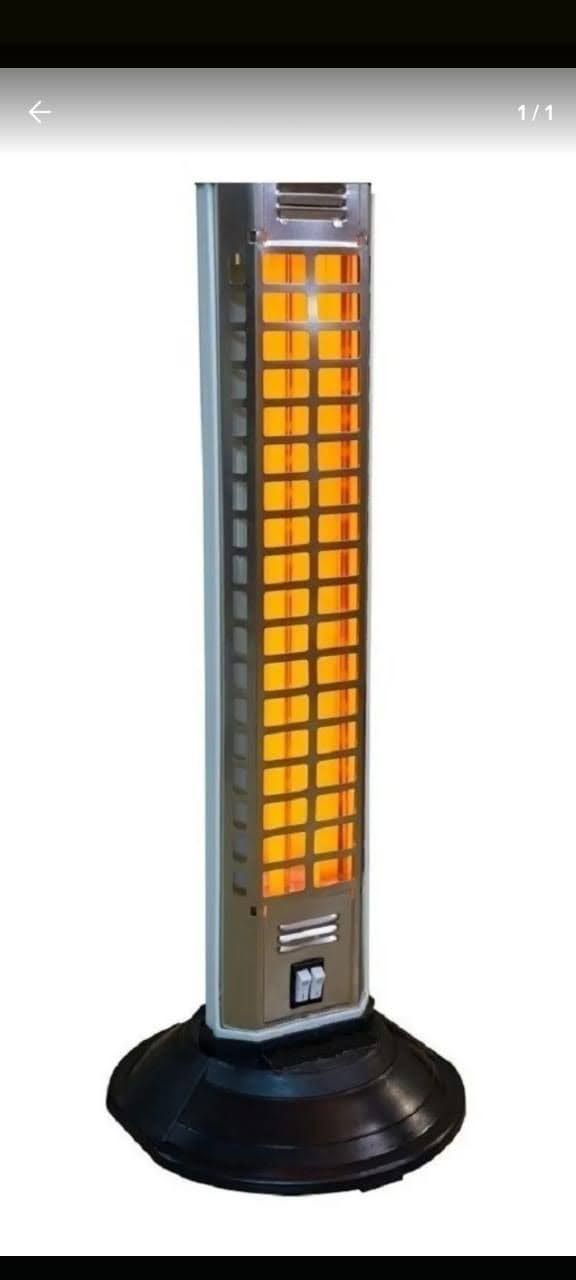 Calefactor eléctrico de patio alto, plateado y naranja, con base negra sobre fondo blanco.