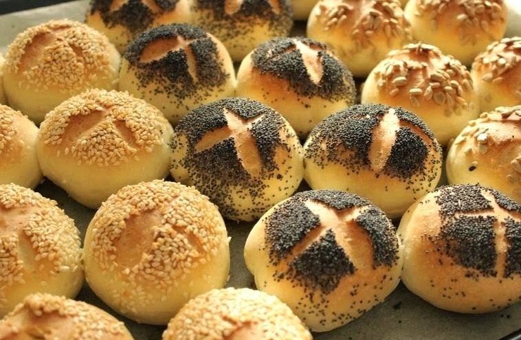 panini con semi e frutta fresca