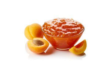 una ciotola di marmellata alle albicocche