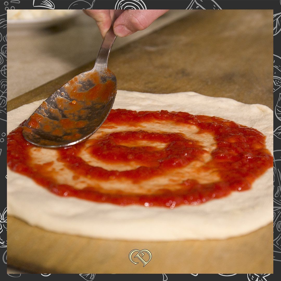 Preparazione pizza 2