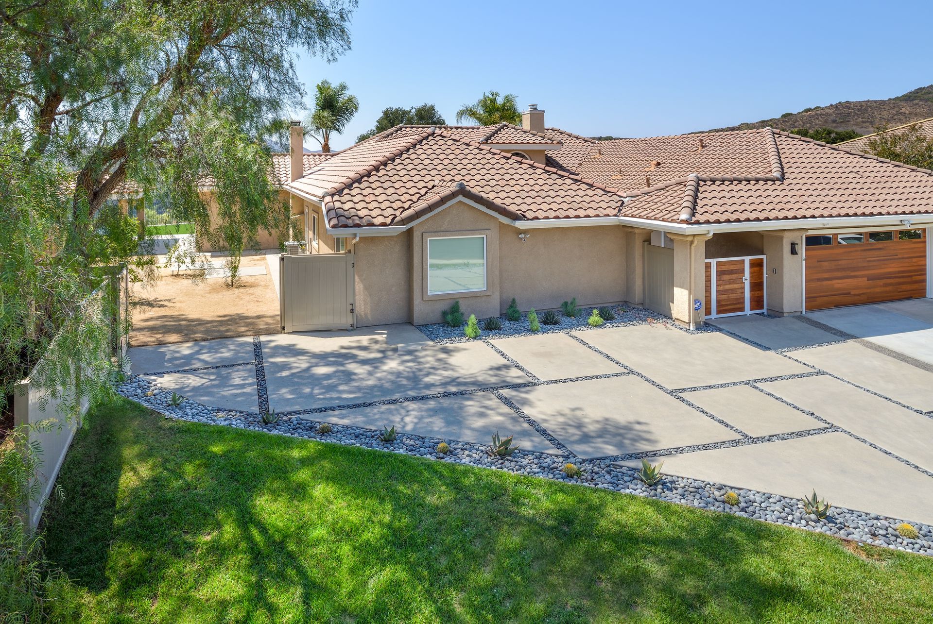 image of the front of a house, 2 bedroom and 1 bathroom addition, Thousand Oaks, CA 