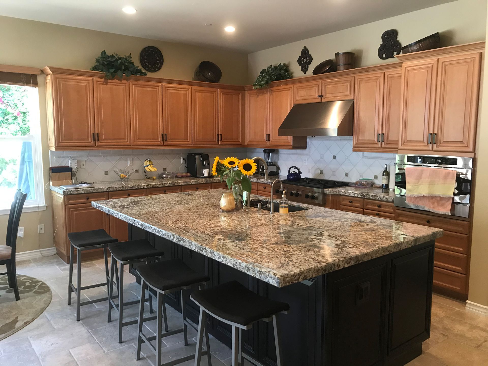 Image shows a kitchen before it was remodeled by Westside Remodeling, Thousand Oaks, CA 