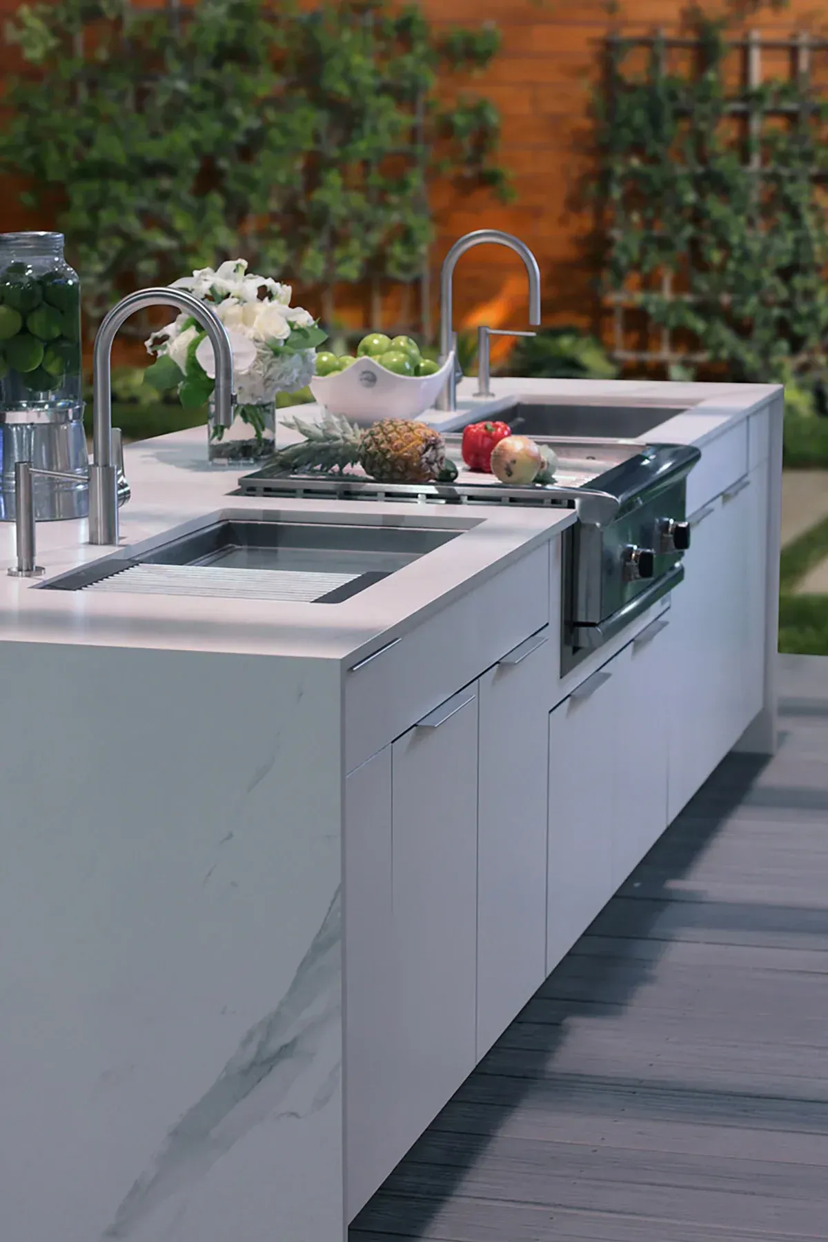 White Contemporary Outdoor Kitchen, Remodeling Project, Westlake Village