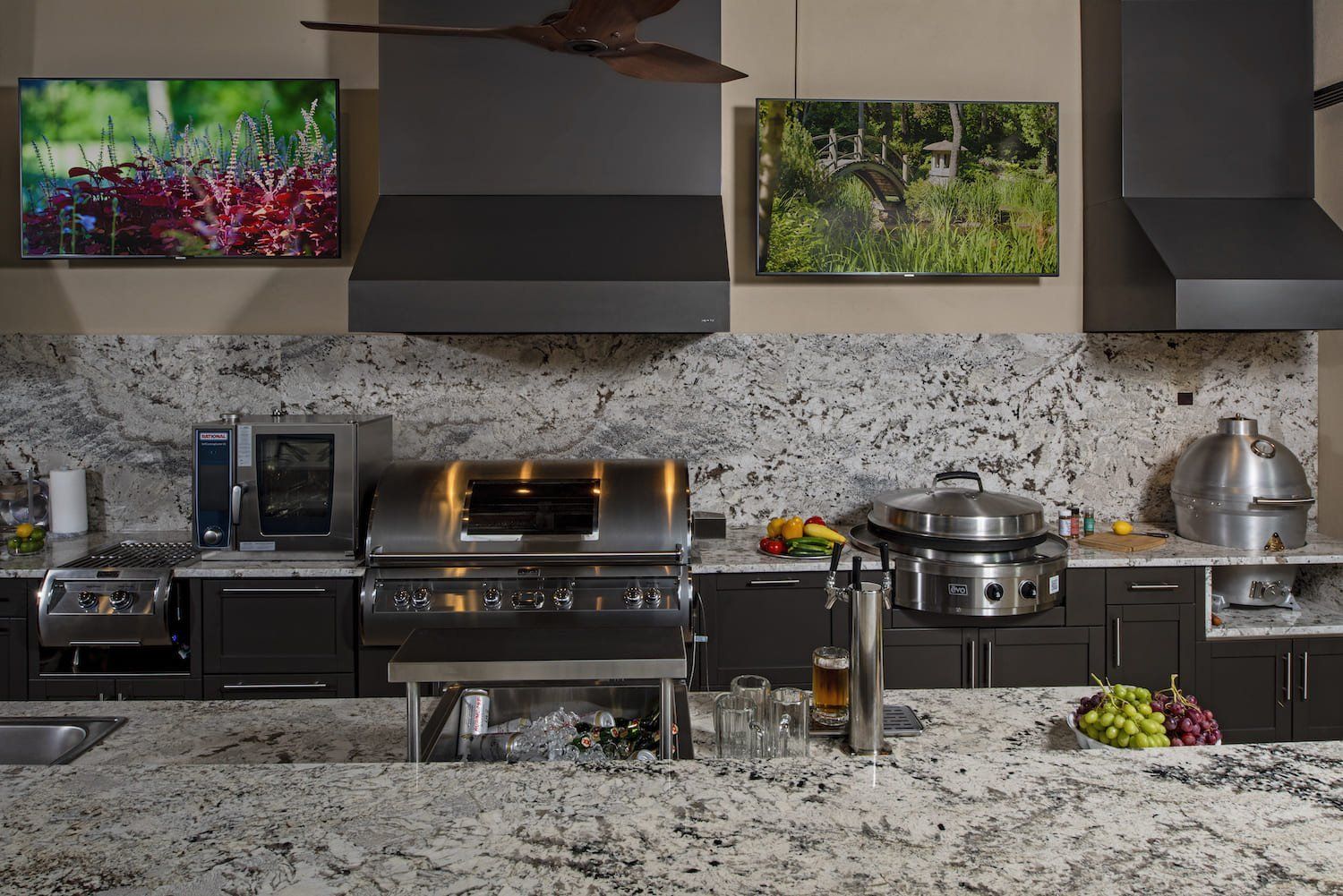 Outdoor Kitchen, High End Appliances, Natural Stone Countertops, Trex Cabinetry, Calabasas