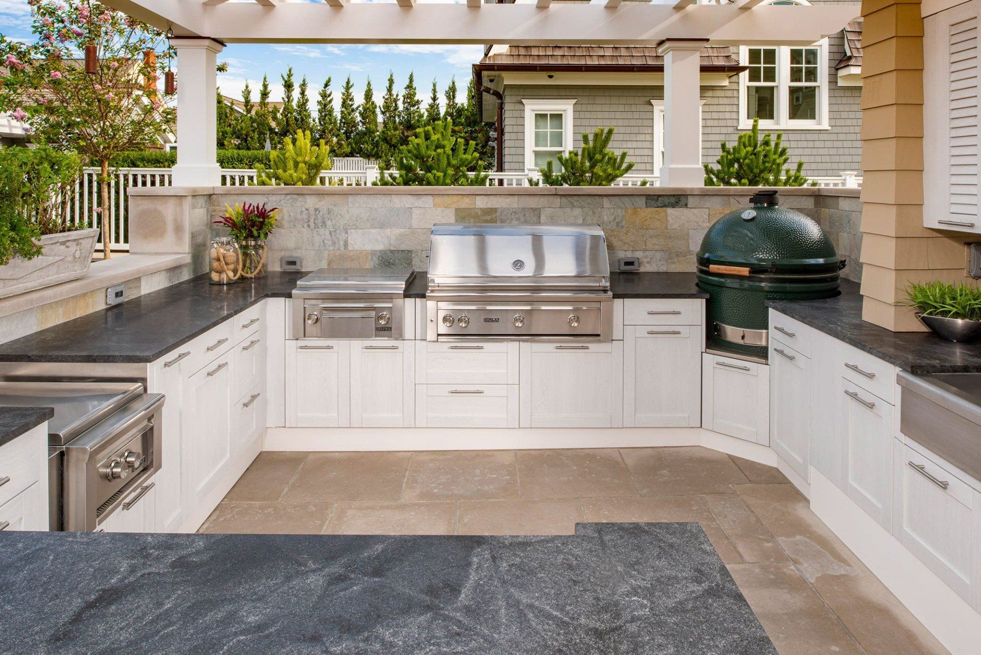 U-Shaped Outdoor Kitchen w Trex Cabinetry, Camarillo