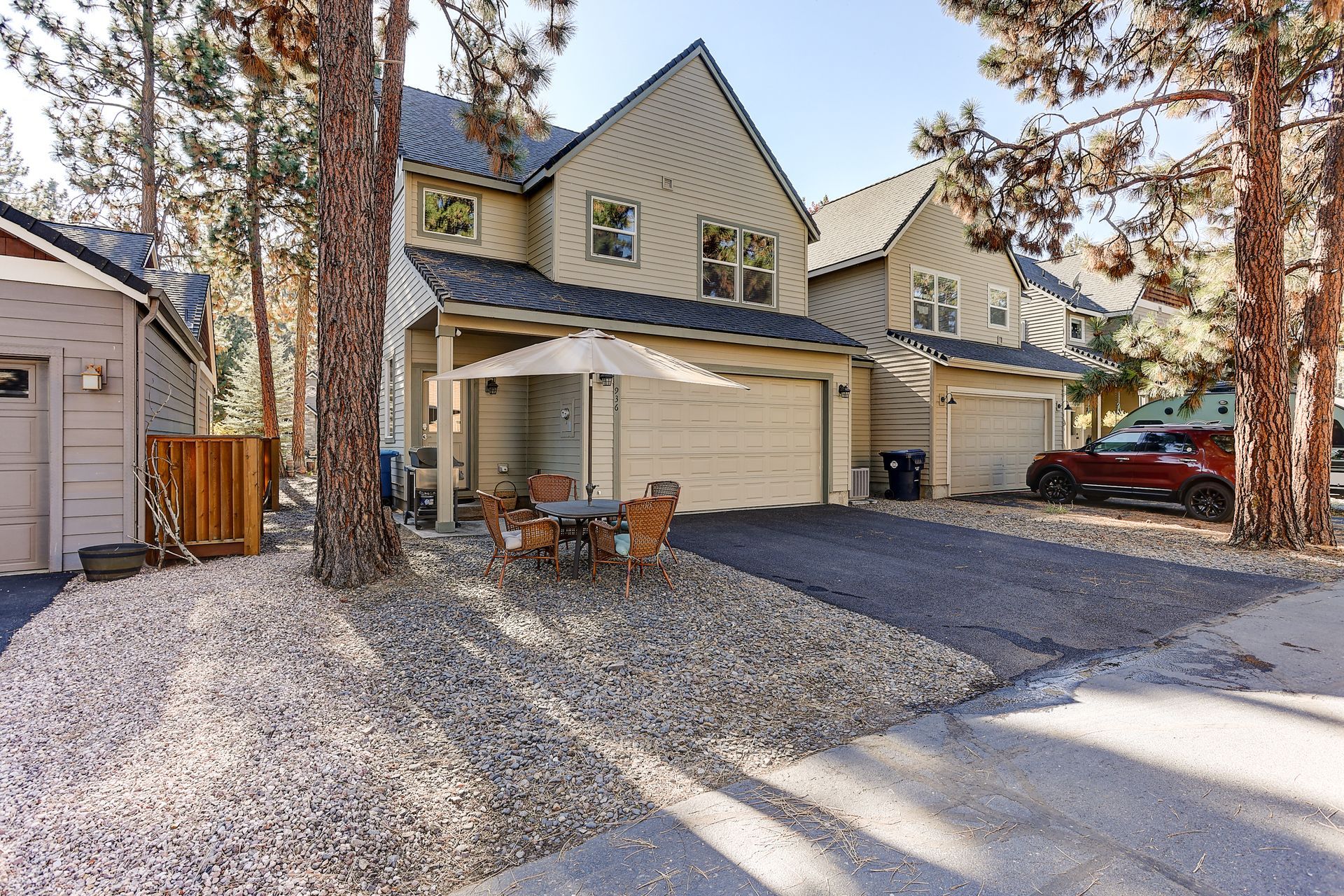 Sisters, Oregon | Vacation Rental | Front Porch
