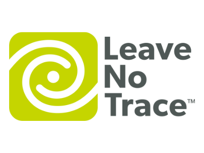El logo de no dejar rastro es verde y blanco