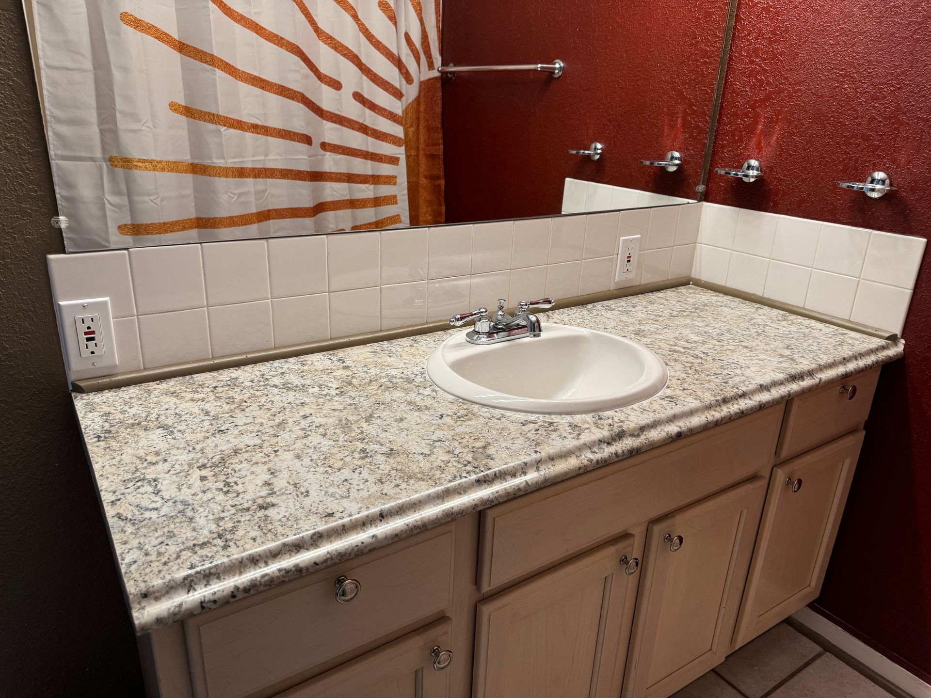 A bathroom with a sink and a mirror