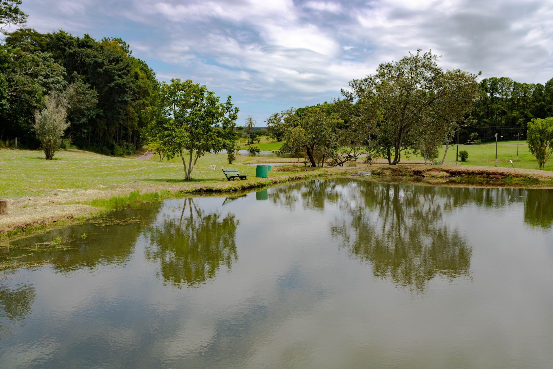 Vista do lago do Hotel Fazenda Vale das águas