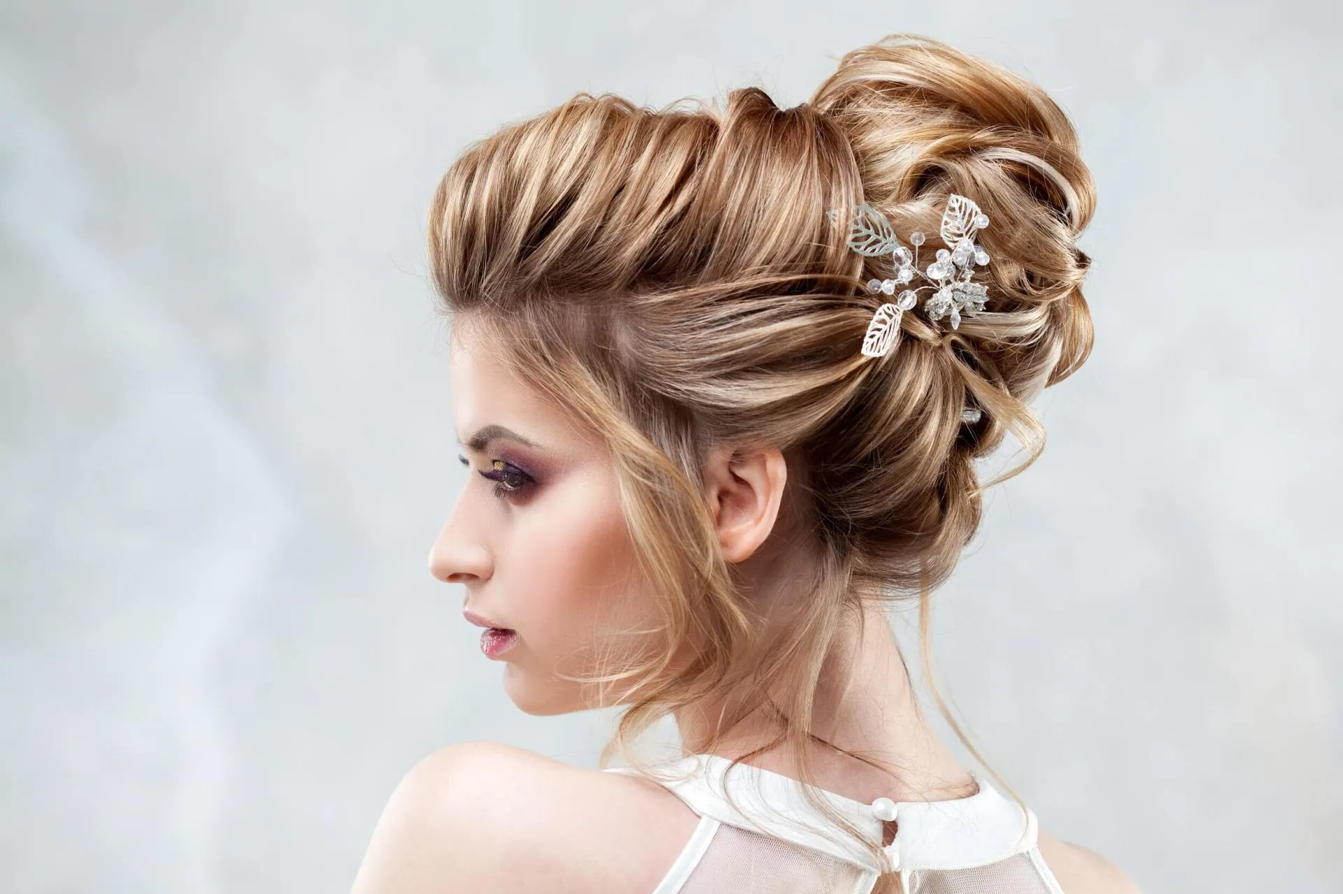 Elegante acconciatura da sposa