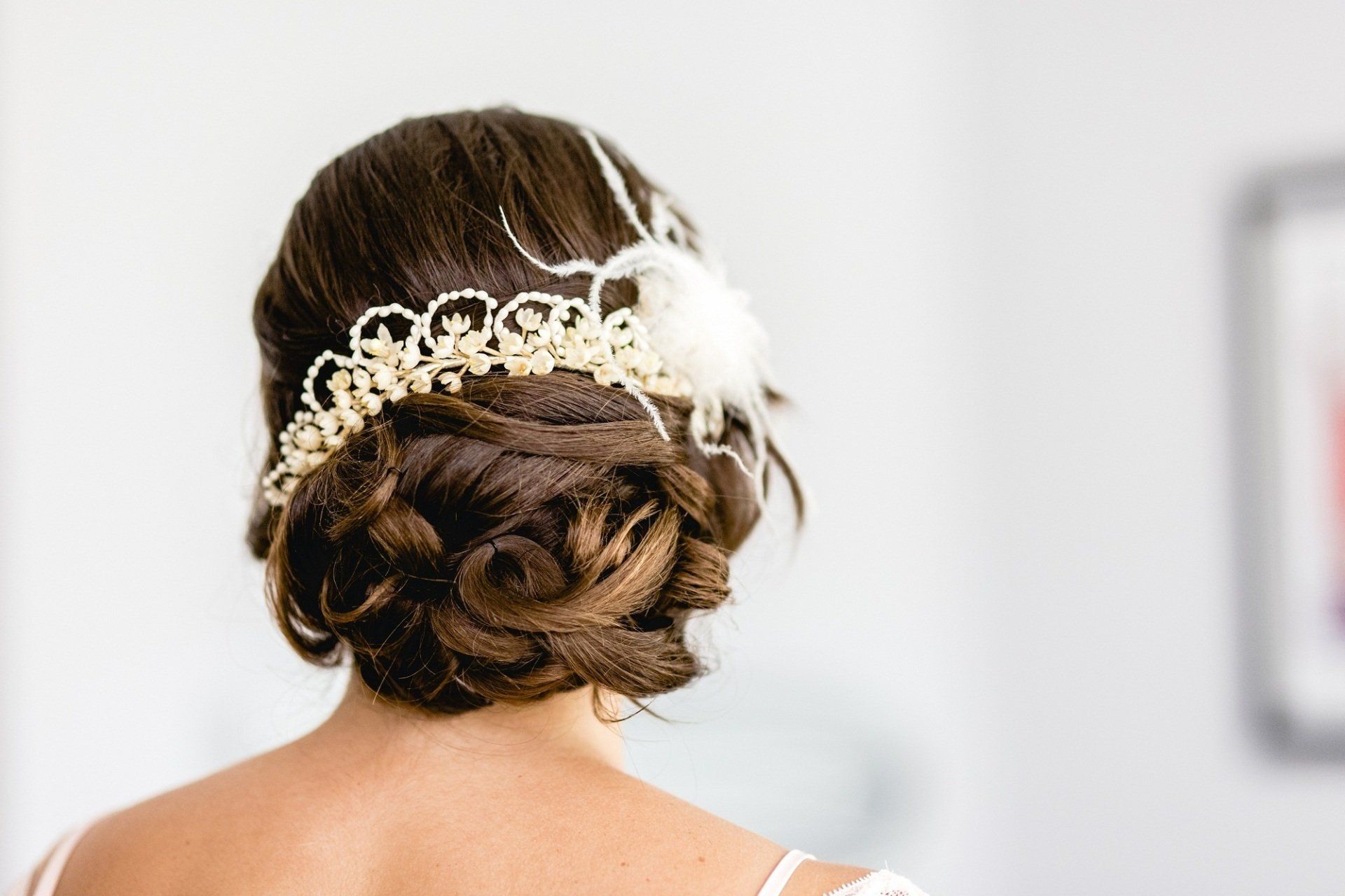 Acconciatura sposa con fermaglio