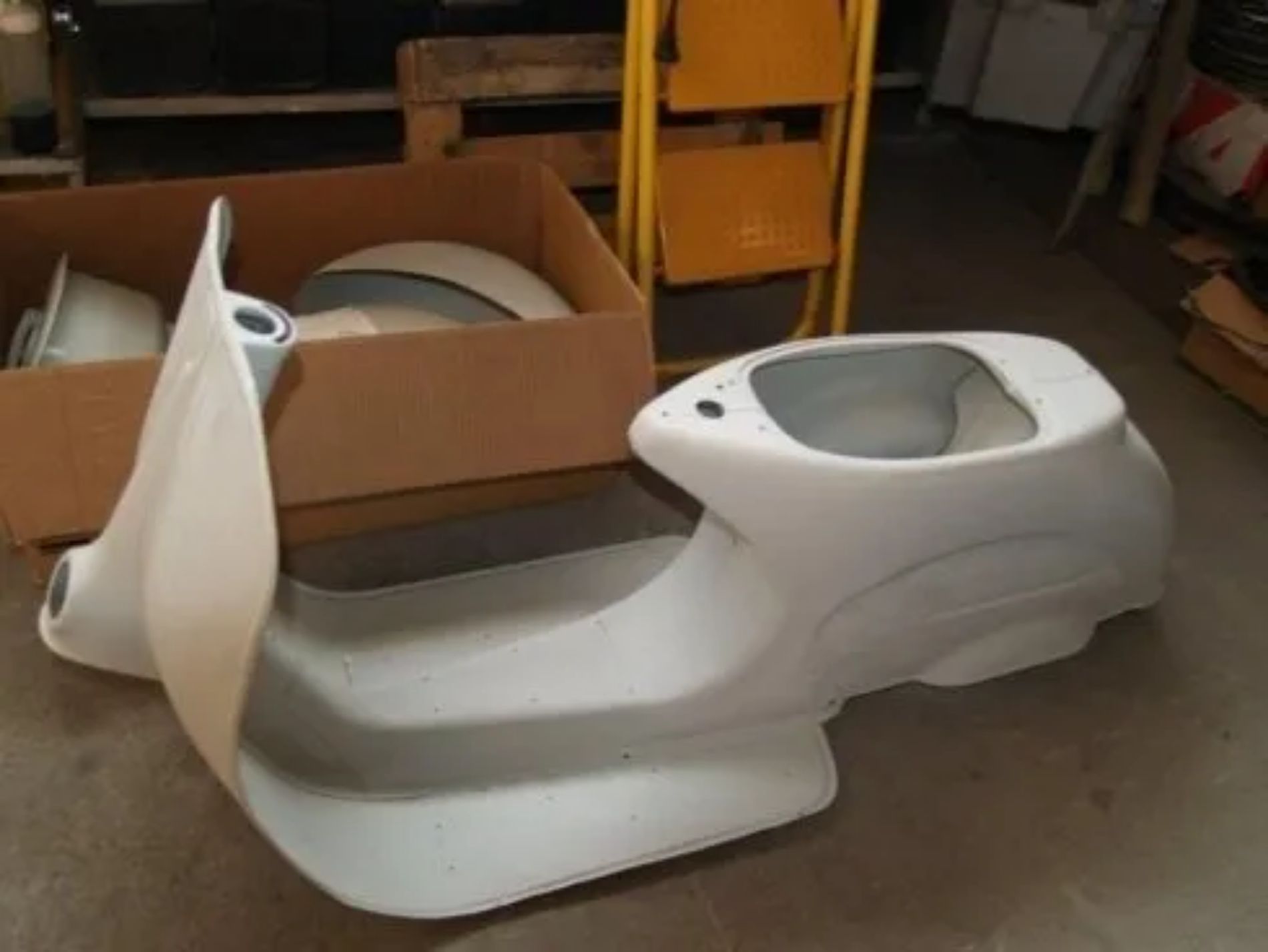 pezzo di carrozzeria dopo la verniciatura