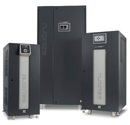 Tres unidades UPS de color gris oscuro de diferentes tamaños.